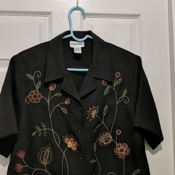 Alfred Dunner black embroidered top Sz 16 - Picture 3 of 5